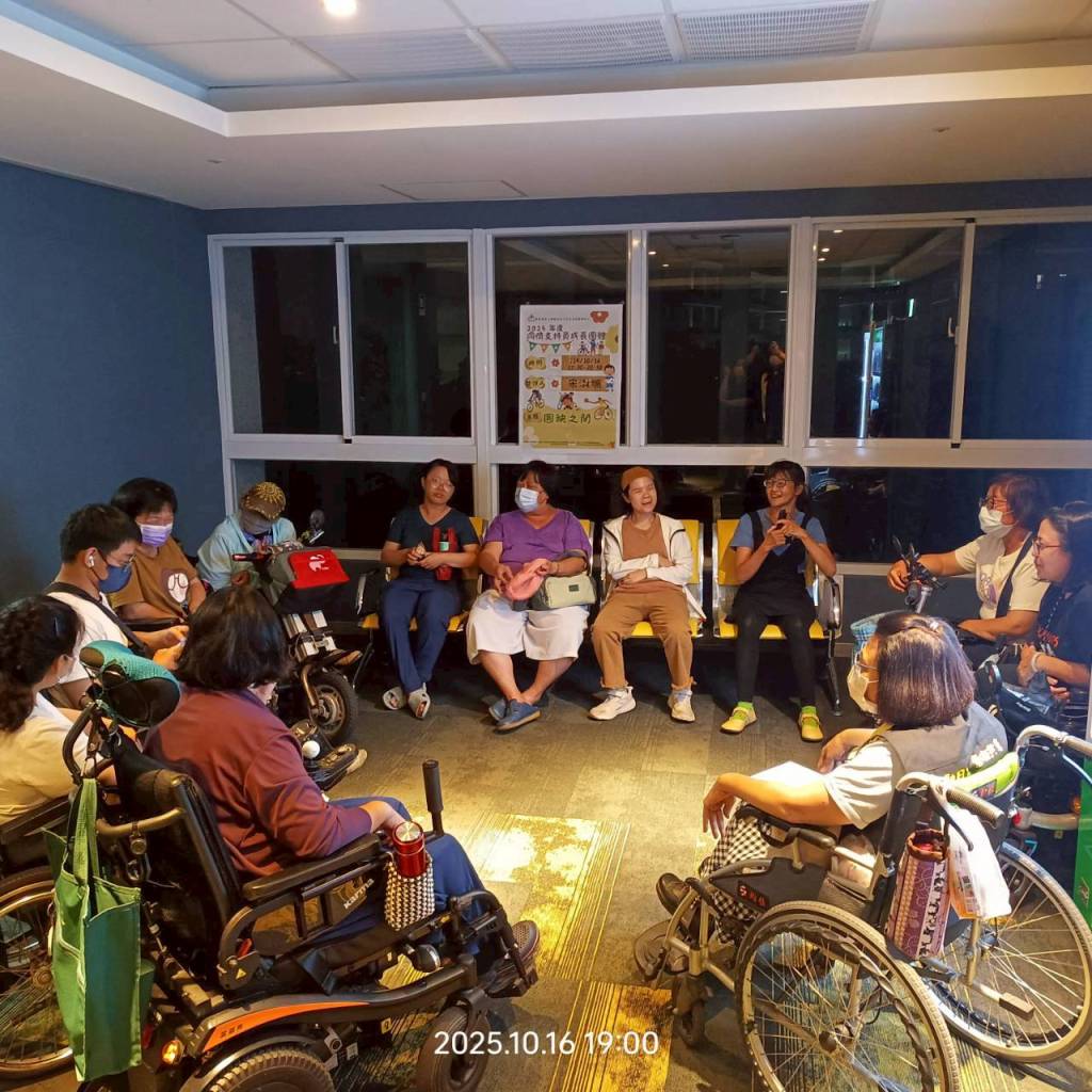 同儕成長團體-圓與缺之間